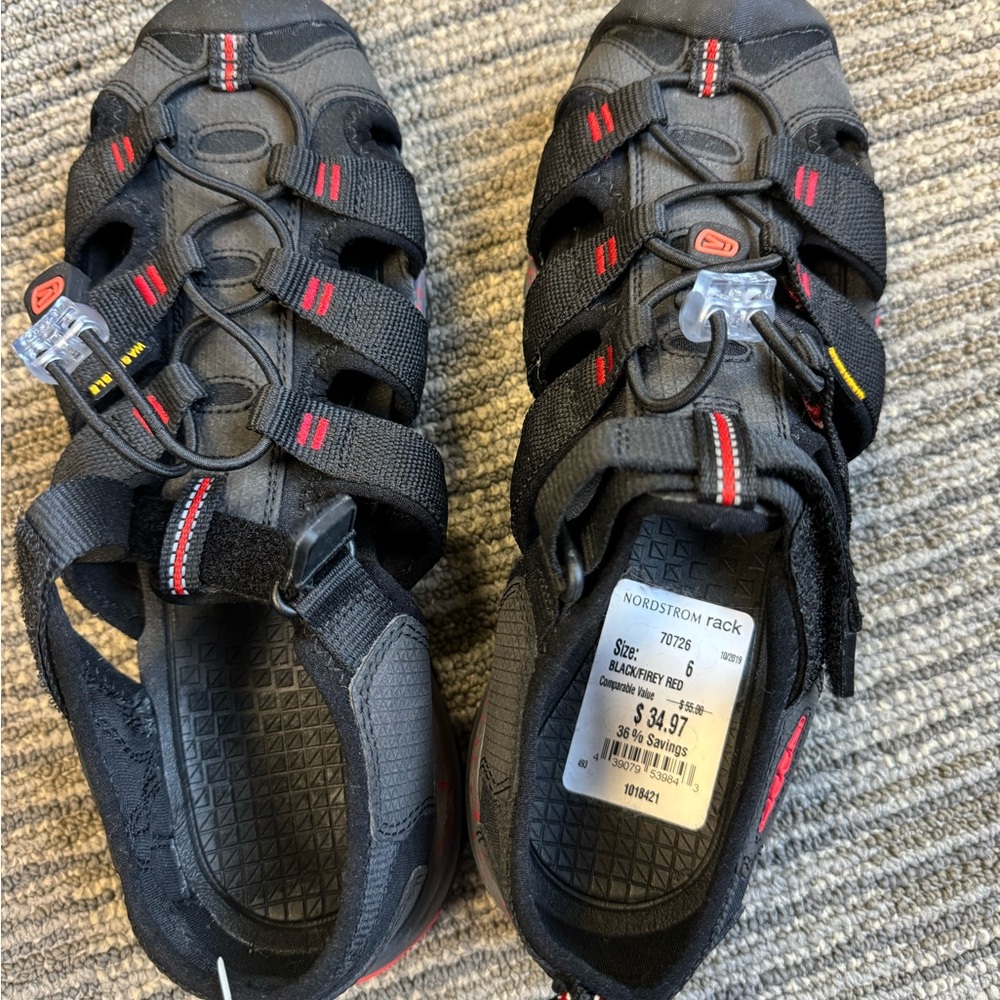 Men’s Keen leather, closed toe sandal in black/fiery red.